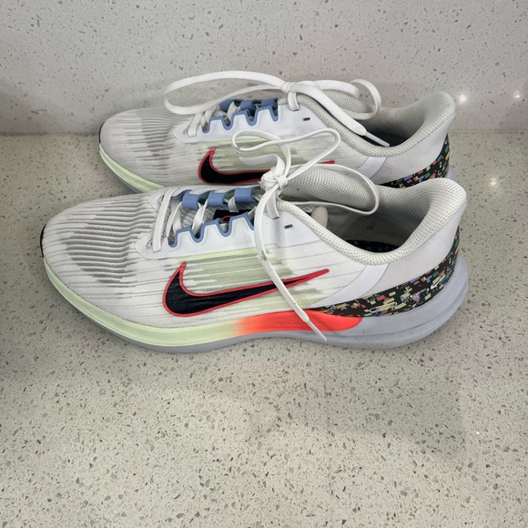 Nike Air Winflo 9 Women's road running shoe in the 'Confetti' - Picture 2 of 5